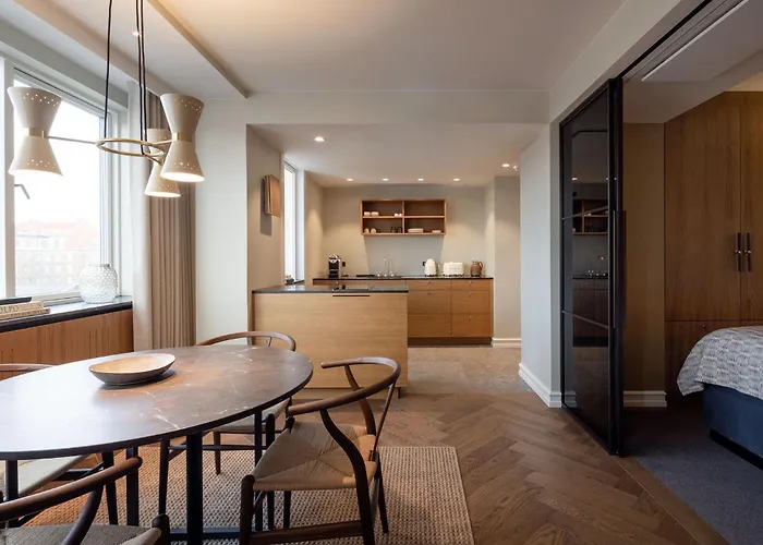 Hypernym Hotel & Suites