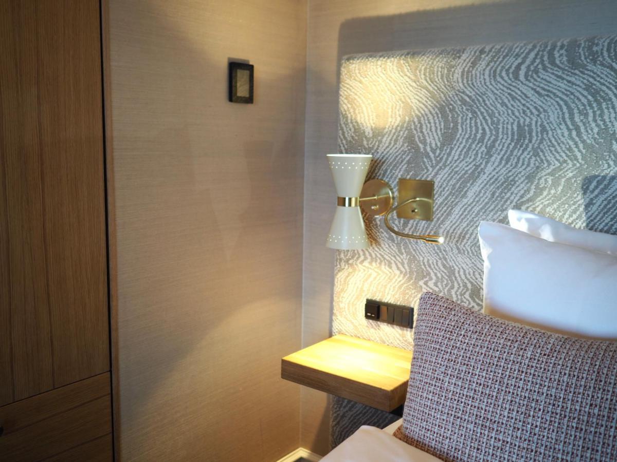 Hypernym & Suites Hotel