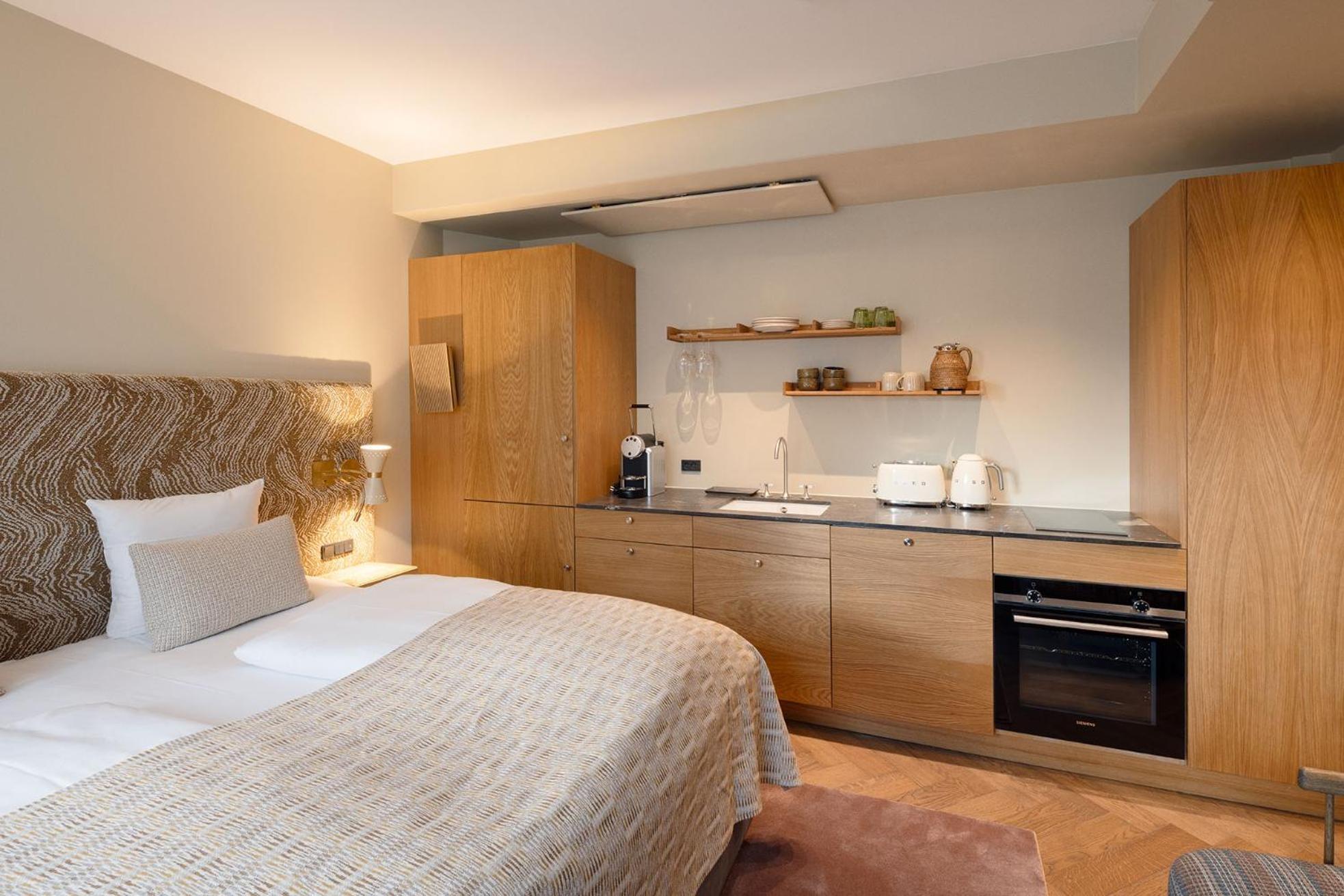 Hypernym & Suites Hotel 4*