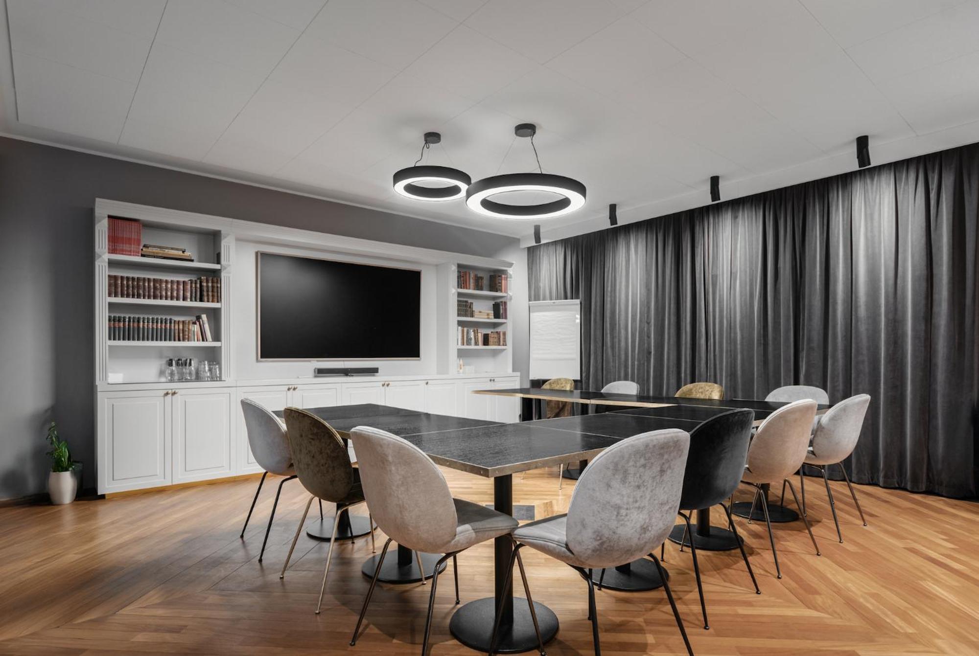 Hypernym & Suites Hotel 4*